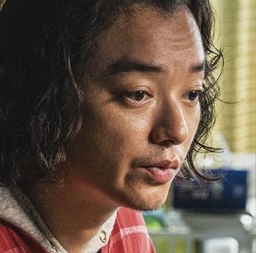 Netflix「地面師たち」地面師集団である長井を演じる染谷将太